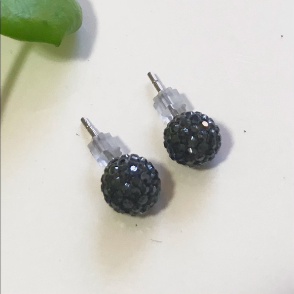 925 Sterling silver black sparkling studs - Picture 4 of 4